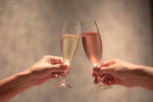 スナックとラウンジ、あなたに合うのはどっち？